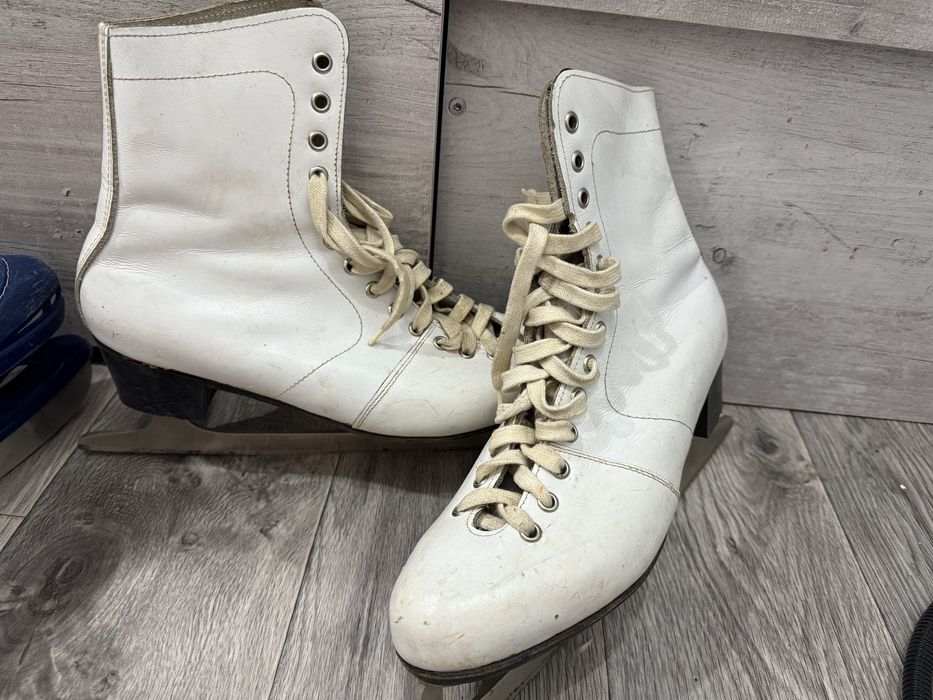 Продам женские коньки