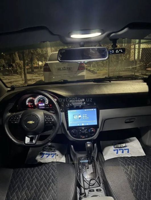 Жетра сотилади.  Автомат каробка. Холати идеал.