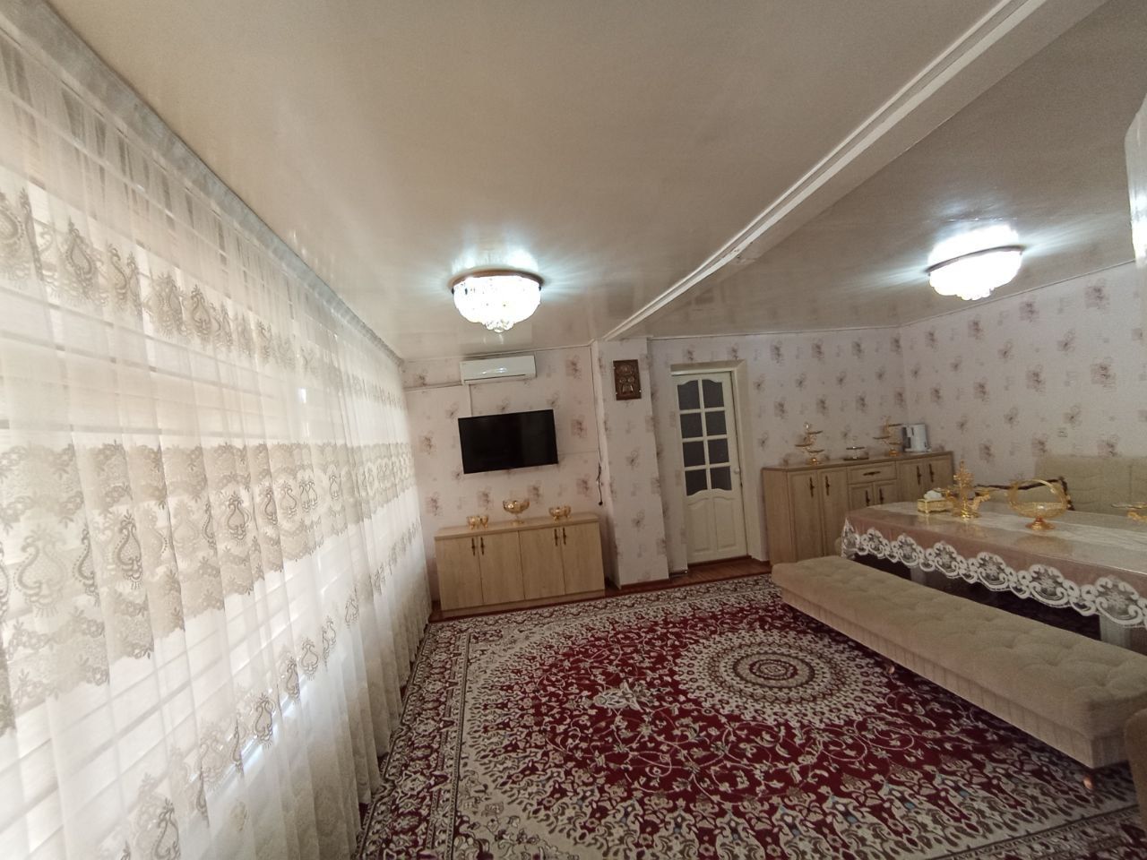 Qibray dormonda uchastka sotiladi 6,sotok. Yolni yuzi 1 liniya.