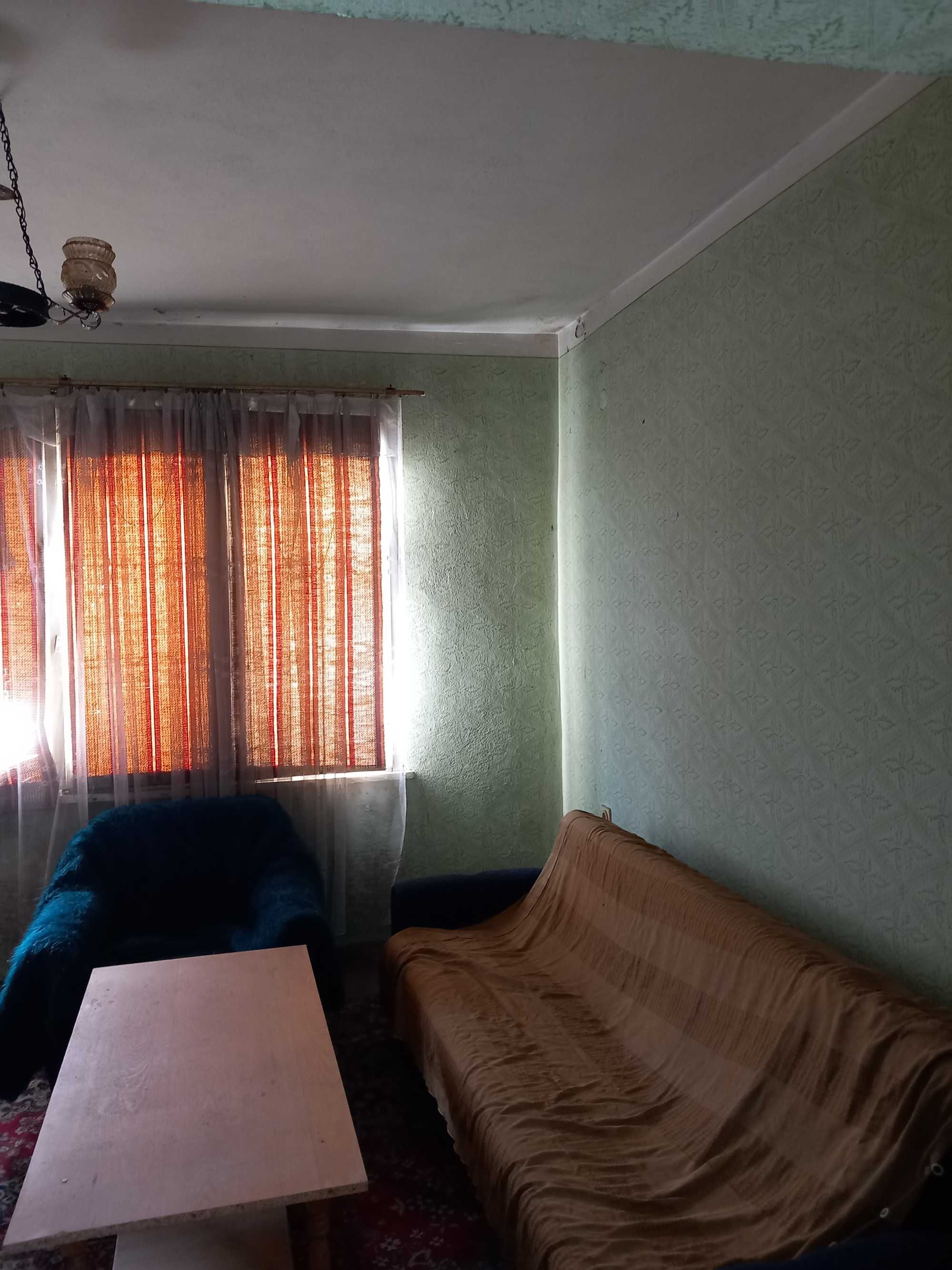 Продава къща - близнак в село Пиперков чифлик.