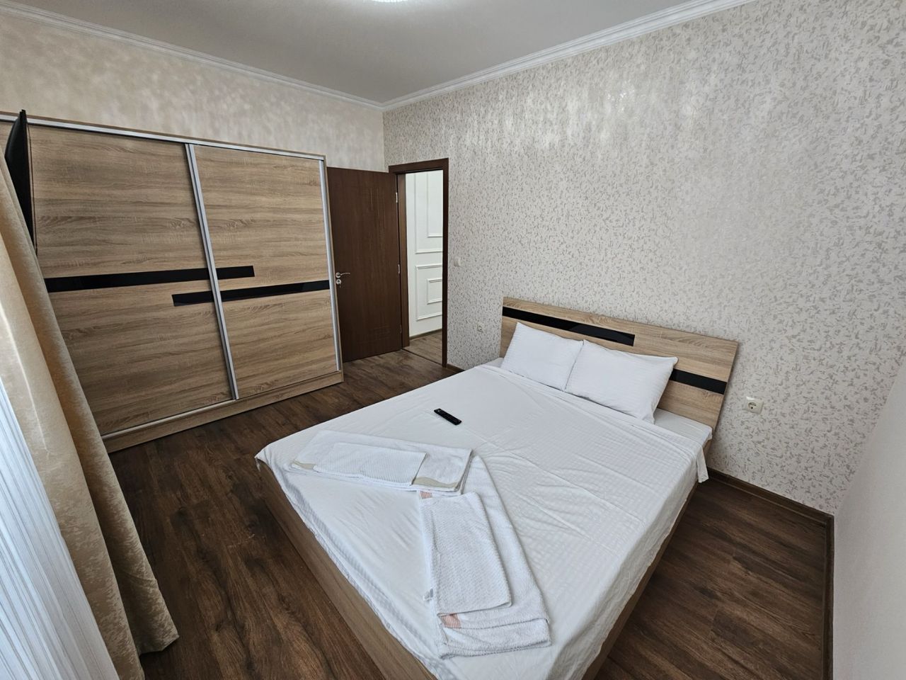 Дава се под наем Тристаен апартамент в Велинград - 86 кв.м за 133333 € - Снимка #3