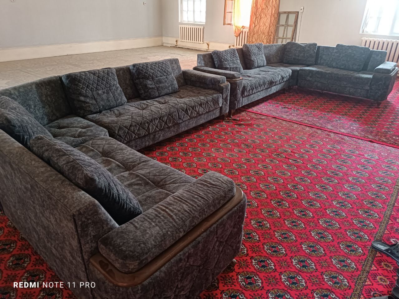 Divan ugolok sotiladi 2 komplekt