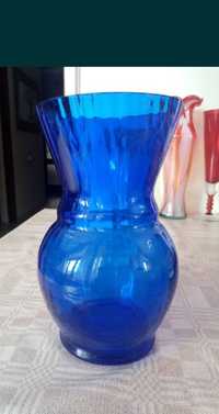 Цветочная ваза из кобальтого стекла