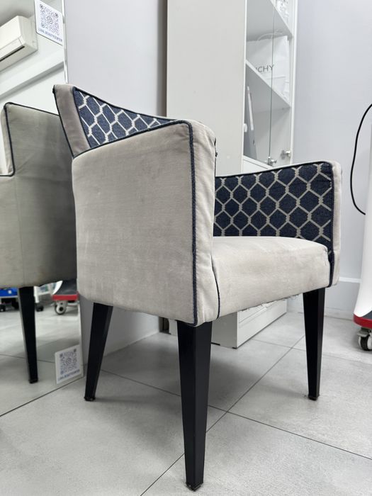 Кресло для посетителей в салоне красоты в идеальном состоянии