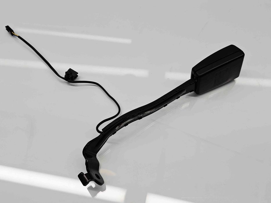 Capsa centura dreapta fata Volkswagen Golf 6 (5K1) [Fabr 2009-2013] 1