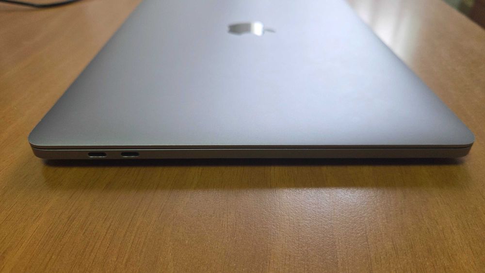 Продавам MacBook Pro M2