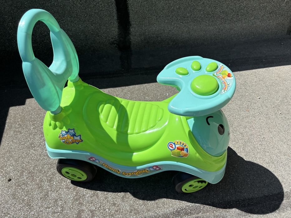 Музикална кола за бутане: Усмихнато личице