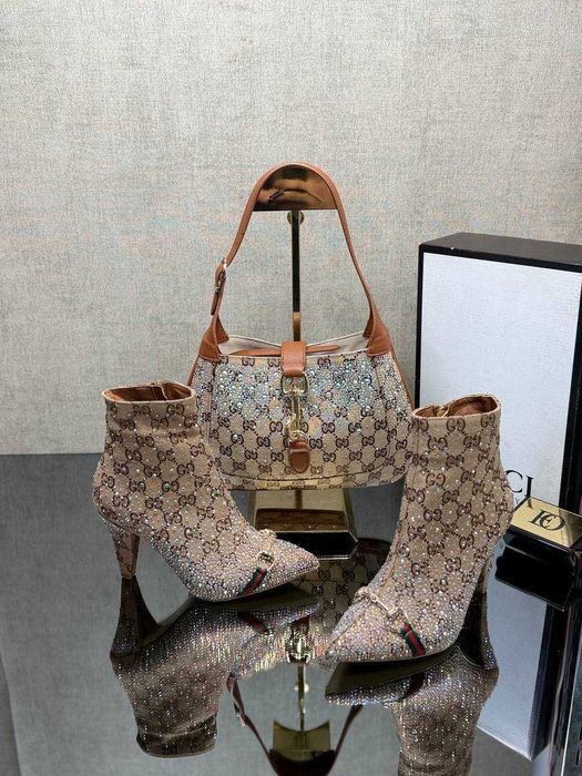 Botine cu toc și geanta set