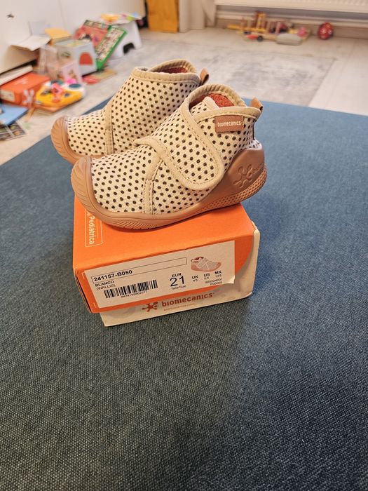 Vand incaltari biomecanics