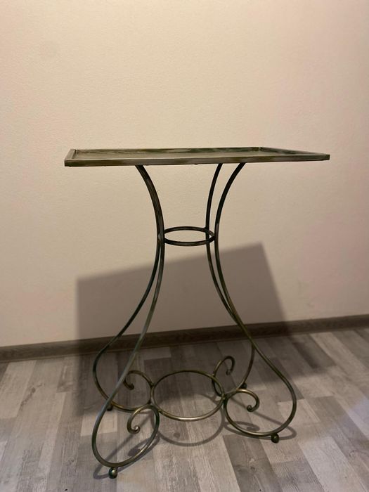 Vând masă metalică