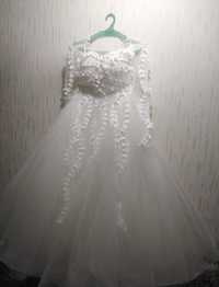 Свадебное платье,букет невесты,фата.