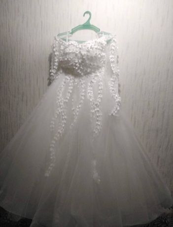 Свадебное платье,букет невесты,фата.