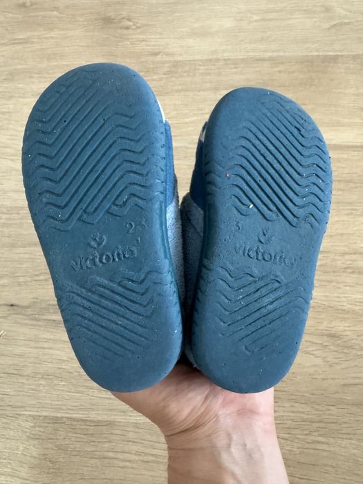 Incaltaminte pentru interior nr. 23