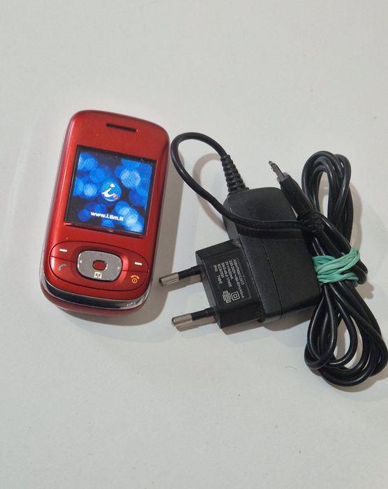Telefon cu încărcător