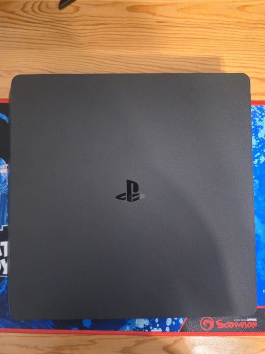 PlayStation 4 Slim - 1TB- Отлично състояние. Като нов
