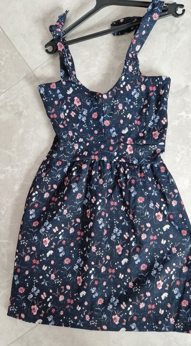 официални и ежедневни рокли