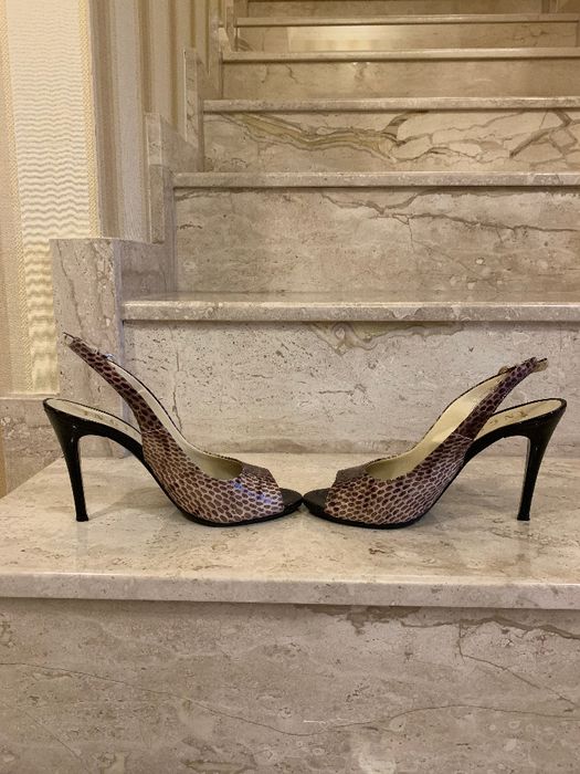 Сандали на висок ток от естествена кожа