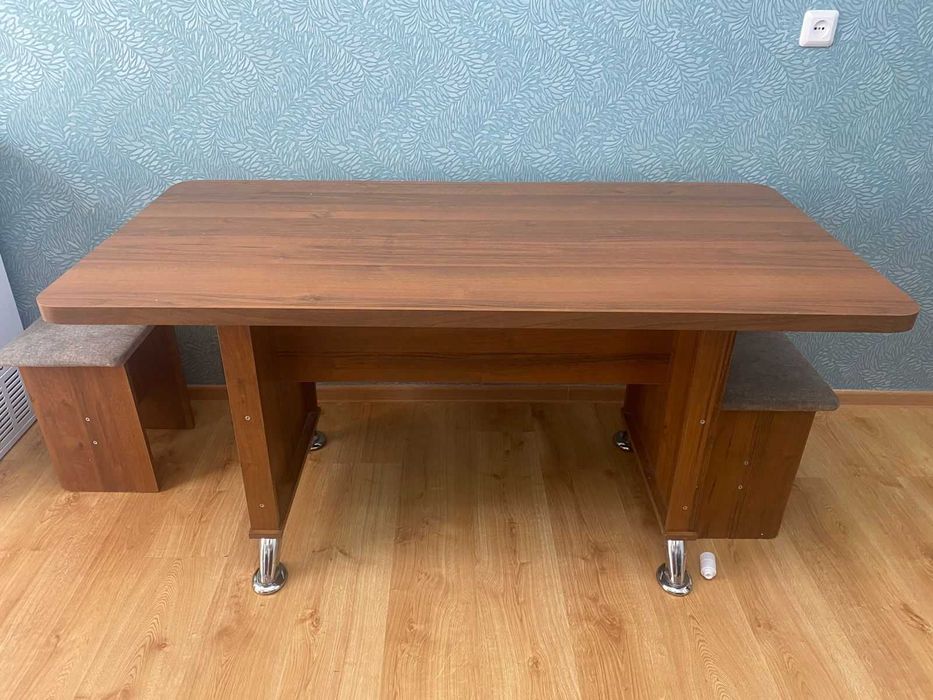 Продам кухонный стол