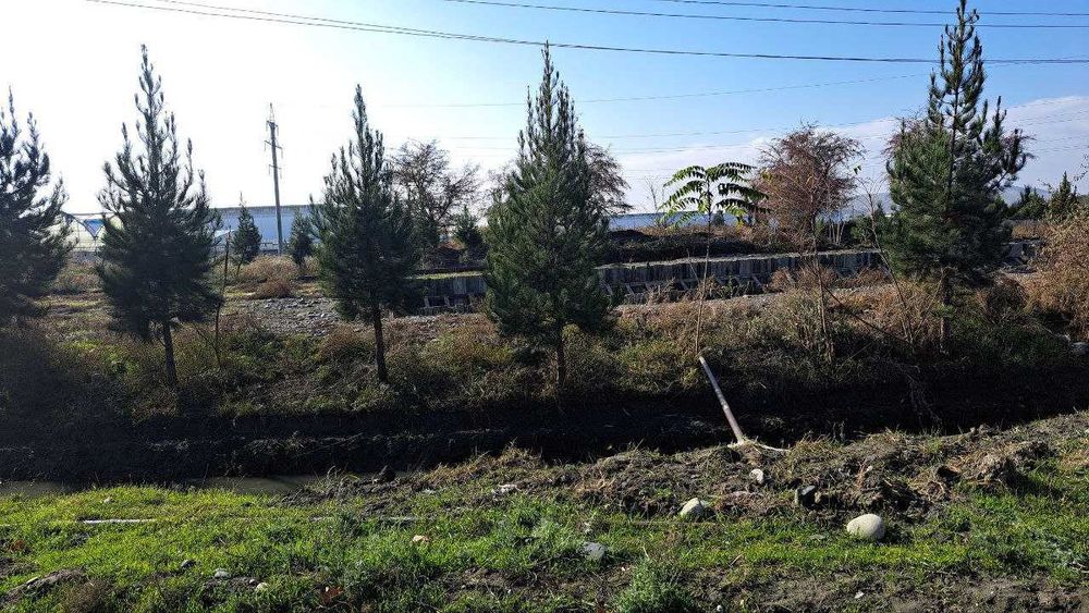 Ер майдони нотурар биноси билан
