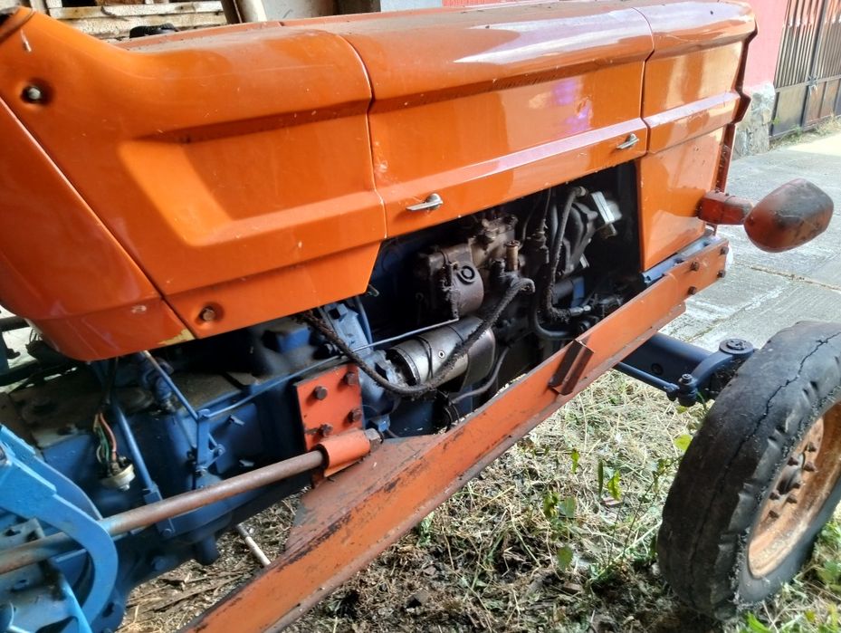 Vând tractoare John Deere 3040 , David Brown, Fiat 850