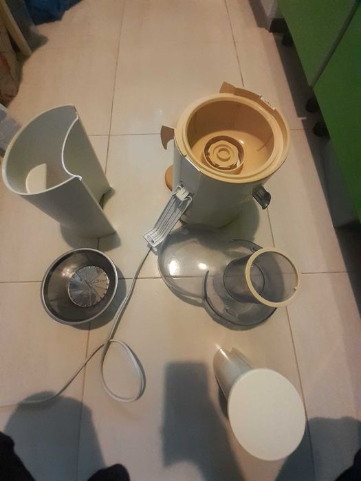 Storcător de  fructe și  perne scaun ratan