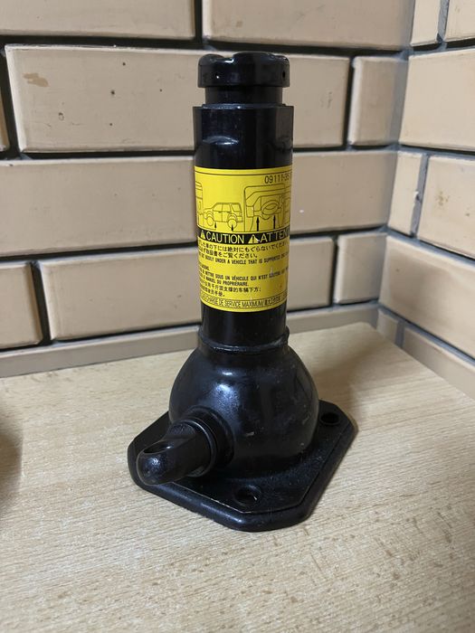 Продам домкрат ОРИГИНАЛ на Прадо Prado