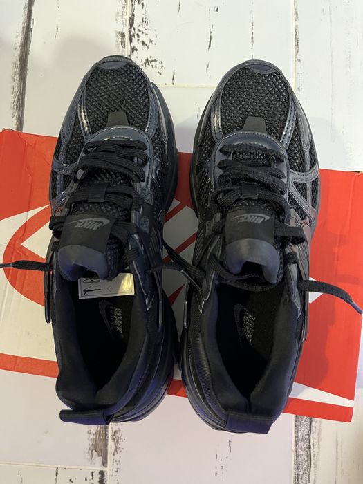 Adidasi nike v2k run