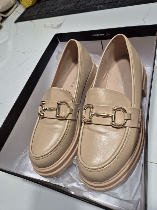 Дамски лоуфъри бежови