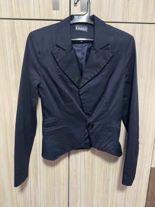 Късо дамско сако от сатен