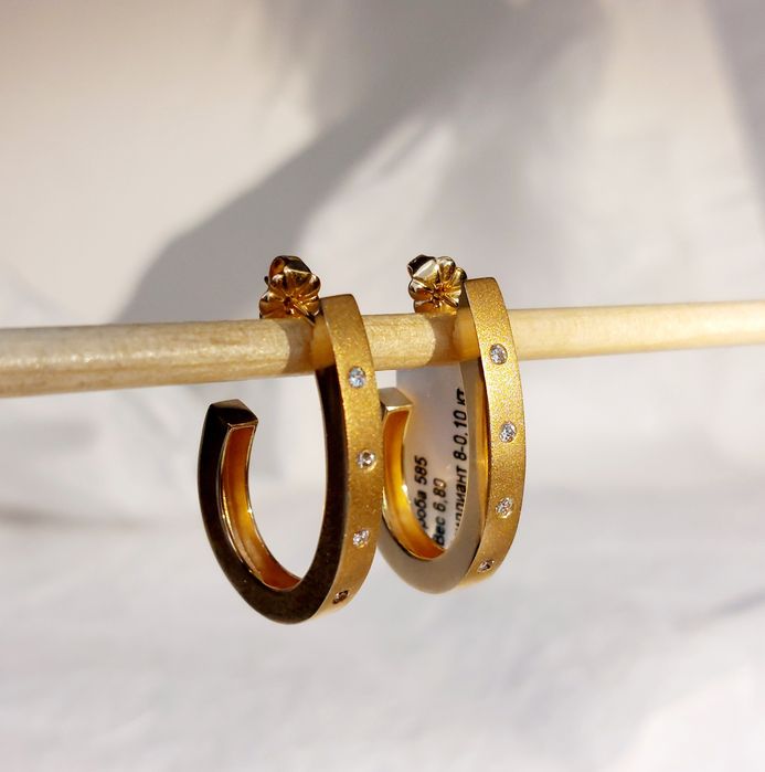 Продам красивые золотые серьги-дорожка