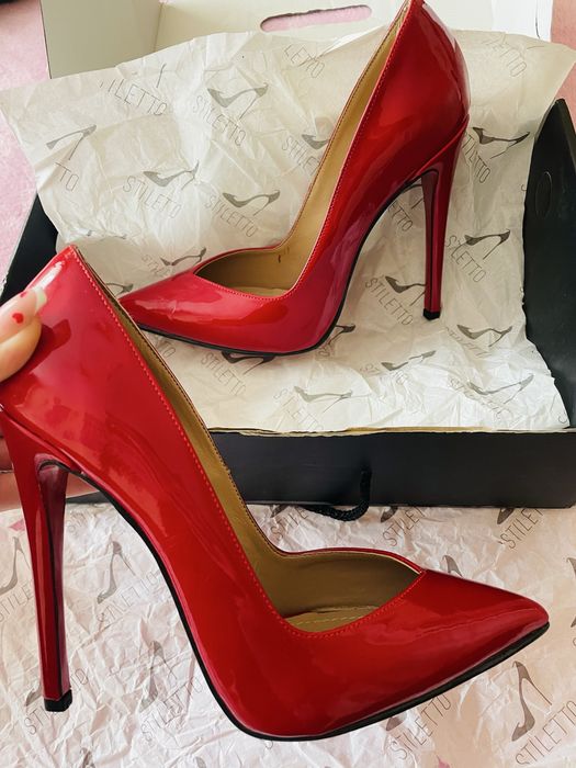 Червени лачени обувки на ток Stiletto