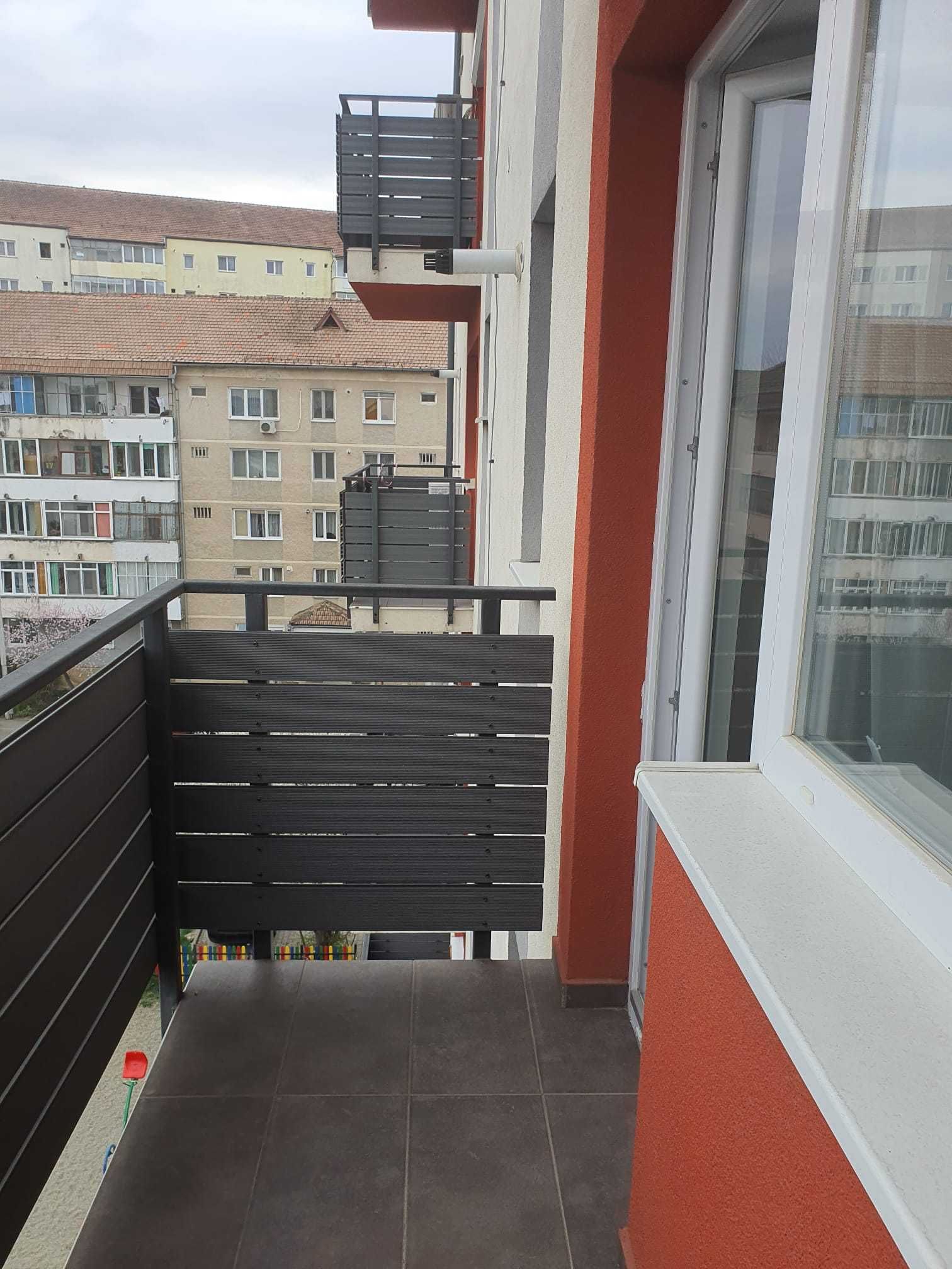 Apartament 3 camere , parcare proprie, in zona Cedonia - M.Viteazul