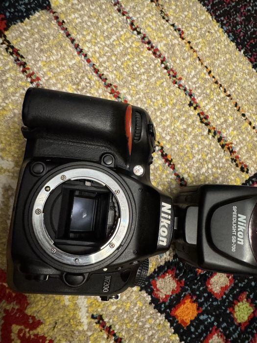 Nikon 7200+ grip /Sigma 17-50 mm, f2.8 /nikor 50 mm f1.4 /blitz sb 700