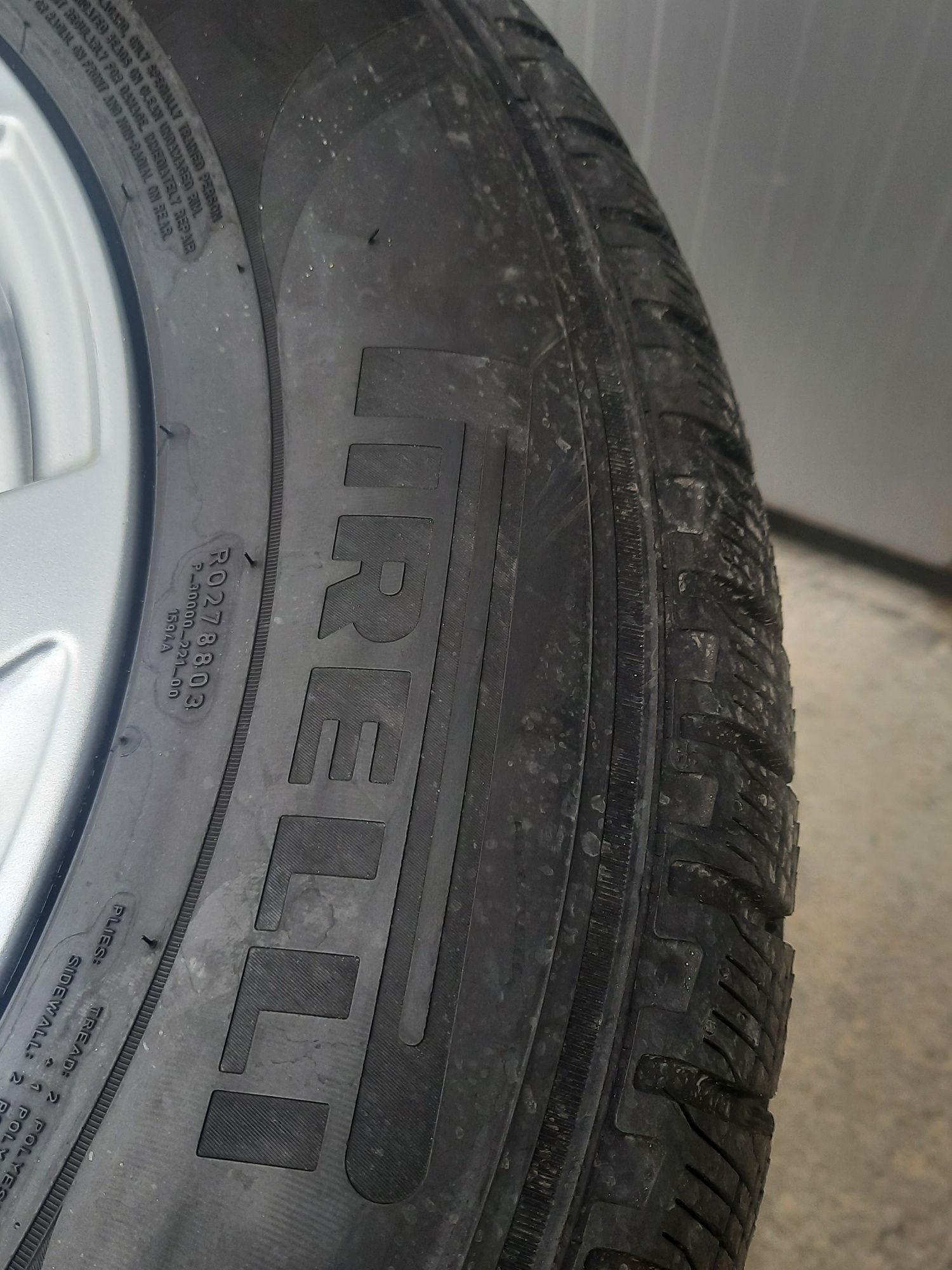 4 Броя 235/65/17 Pirelli 7mm