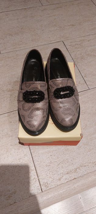 De vânzare    Adidasi