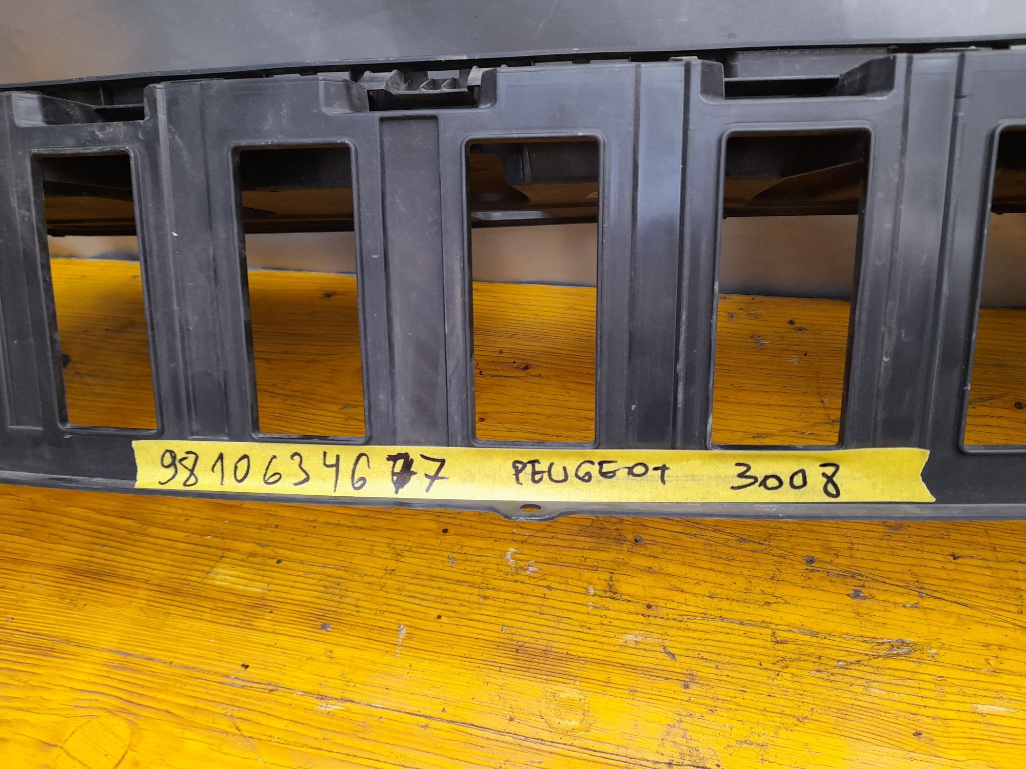 Грил решетка пежо 3008 Peugeot 3008