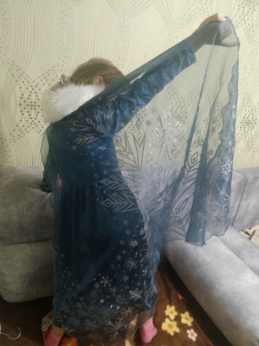 Продам Платье Эльза 2