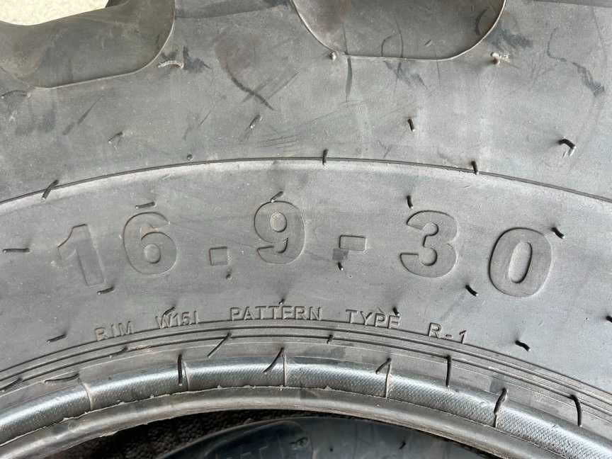Cauciucuri cu 16 pliuri pentru tractor John Deere 16.9-30 cu livrare