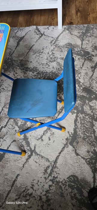 Парта для ребёнка в хорошем состоянии.