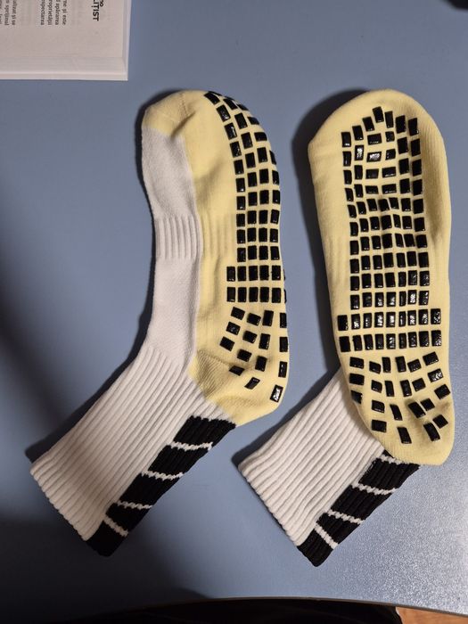 Șosete cu grip alb negru