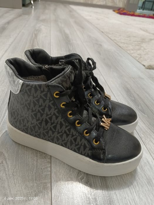 Зимние сапоги-кеды женские