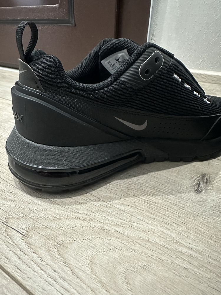 NIKE Air Max Pulse