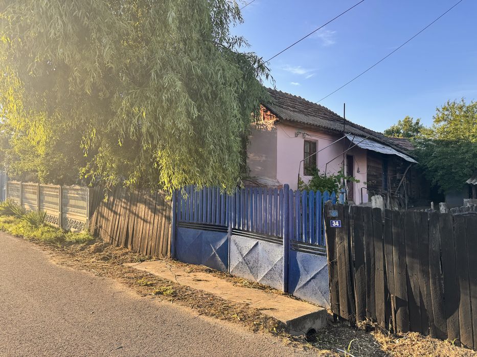 Casa de locuit cu teren 1000 mp, com Gogosu, jud. Mehedinti