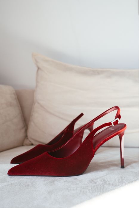 нови бордо кадифени обувки MANGO (нови) с блестяща закопчалка