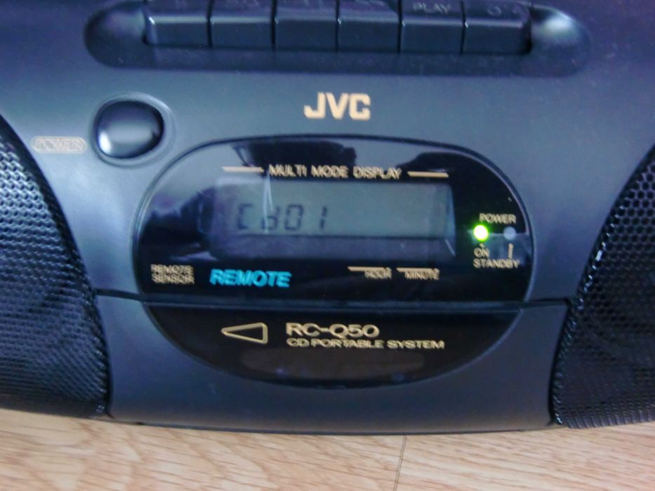 JVC radio casetofon cu CD si telecomanda