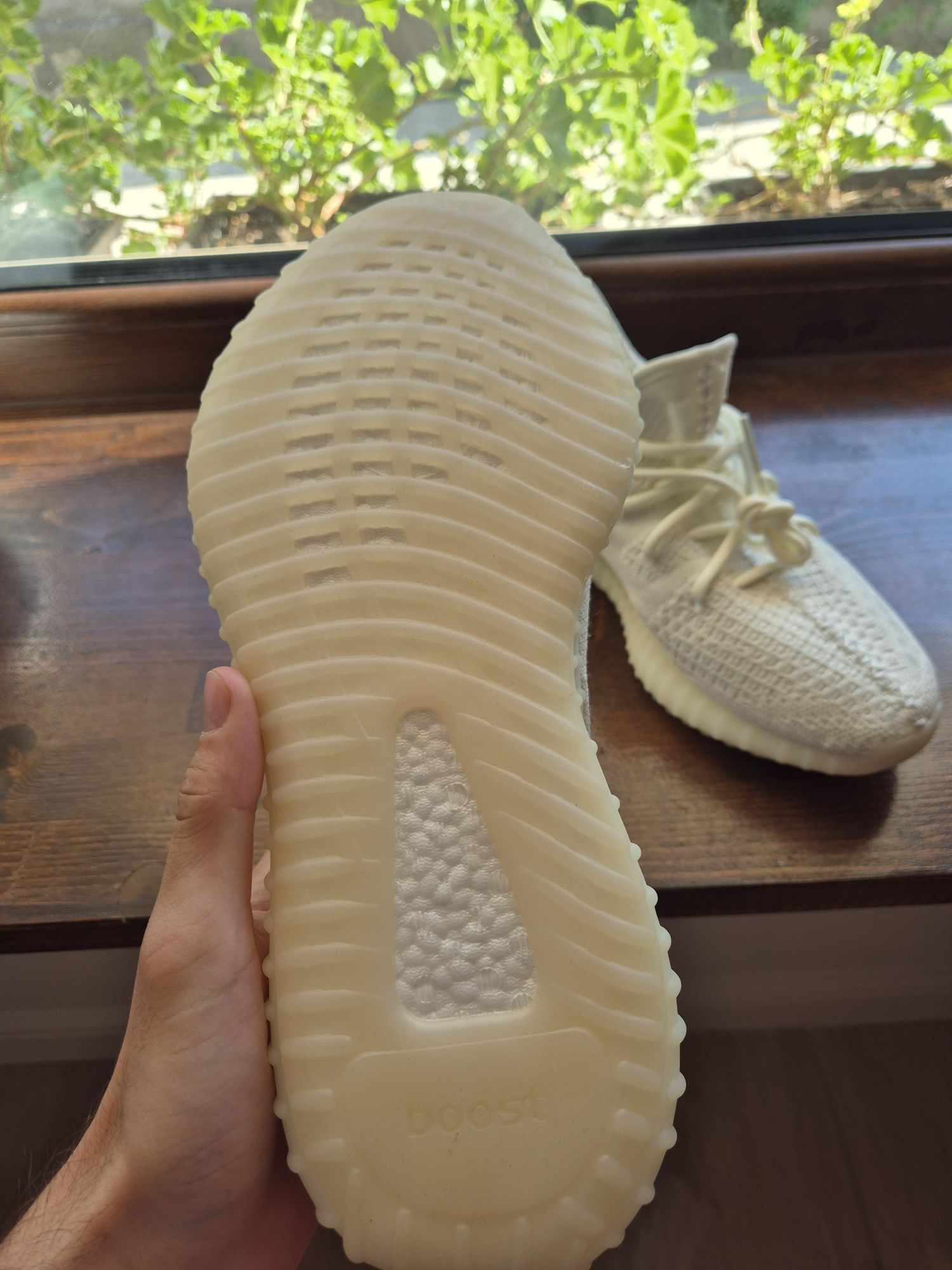 Yeezy 350v2 Bone 43 1/3