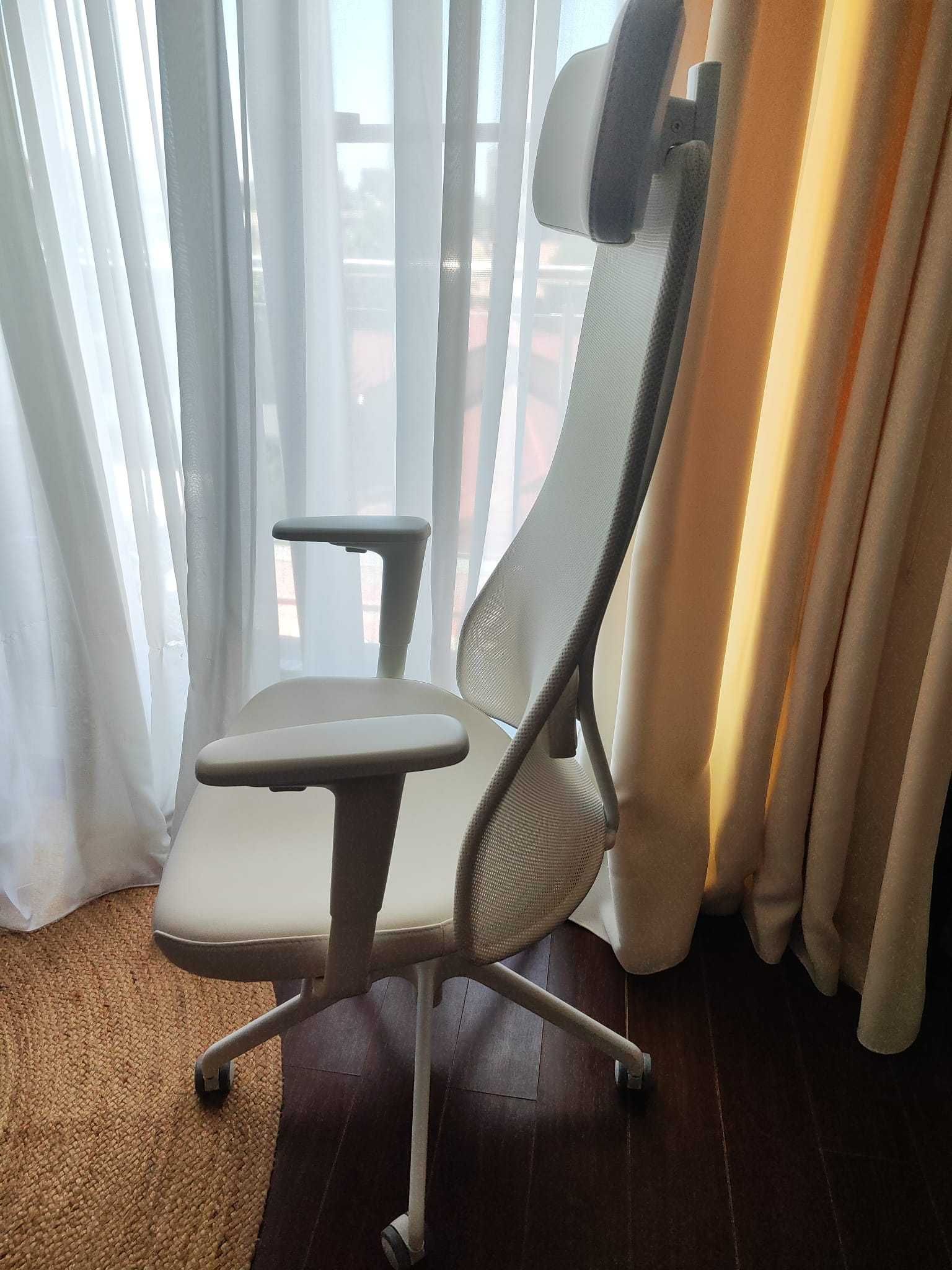Scaun birou IKEA JÄRVFJÄLLET alb