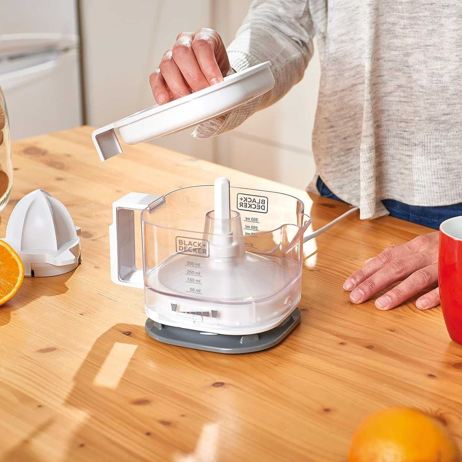 ПРОМО Нова Мощна Сокоизтисквачка Цитрус Преса Black&Decker 25W, 350 мл