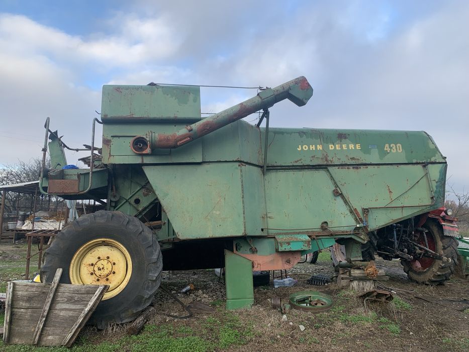 Vând John Deere 430