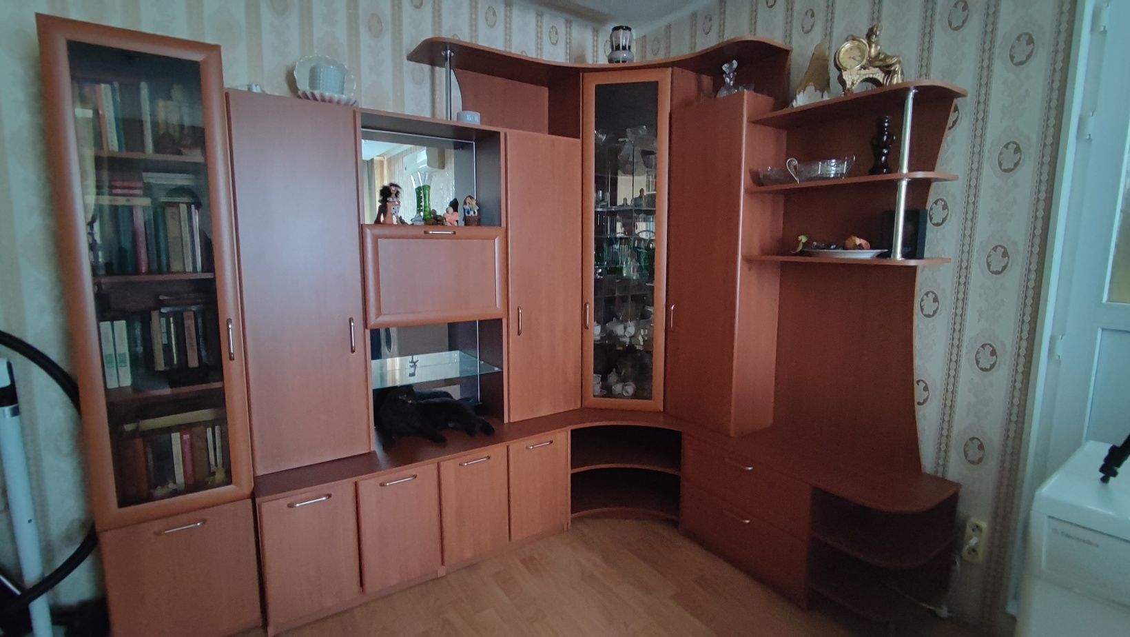 Продам Сервант б/у